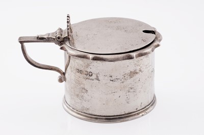 Lot 471 - An early Victorian silver drum mustard pot