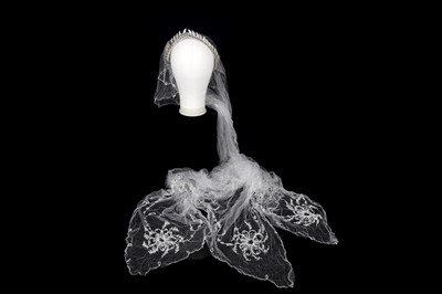 Lot 684 - A 1930's British bridal Art Deco wax wedding tiara and veil
