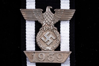Lot 1101 - A German Second World War clasp to the Iron Cross 1st Class 1939