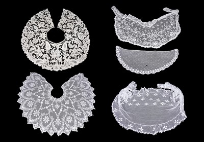 Lot 672 - Georgian lace pelerine collars
