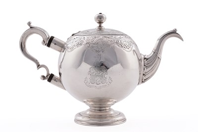 Lot 520 - A rare George II Scottish provincial silver teapot