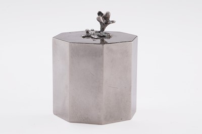 Lot 166 - A George III silver tea caddy