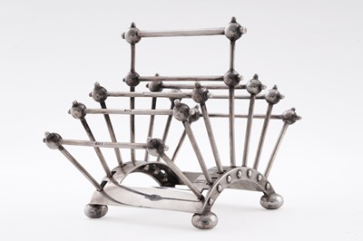 Lot 168 - An Edwardian arts and crafts silver toast rack