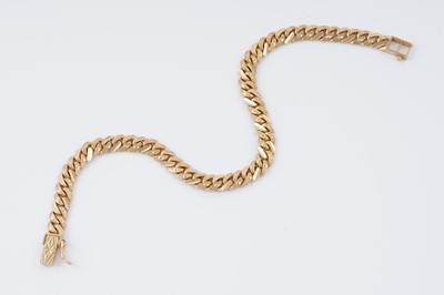 Lot 118 - An Indian 22ct gold flat curb-link bracelet