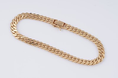 Lot 118 - An Indian 22ct gold flat curb-link bracelet