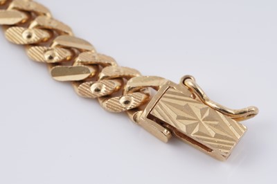 Lot 118 - An Indian 22ct gold flat curb-link bracelet