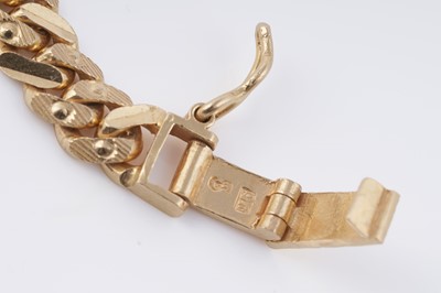 Lot 118 - An Indian 22ct gold flat curb-link bracelet