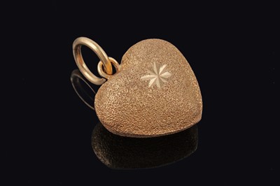 Lot 134 - A 22ct gold heart-shaped pendant