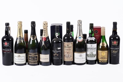 Lot 809 - A collection of wine, whisky and other alcohol