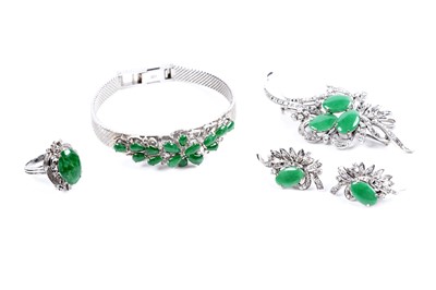 Lot 843 - A matched parure of Chinese jade and diamond set jewellery