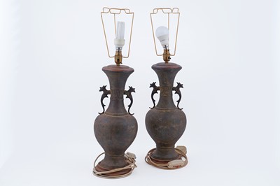 Lot 194 - A pair of table lamps
