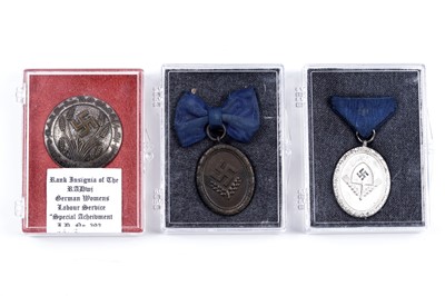 Lot 852 - A German Second World War RAD badges/medals