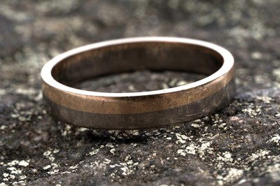 Lot 79 - A two colour 14K gold ring
