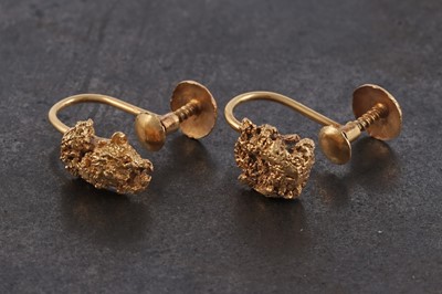 Lot 177 - A pair of gold nugget earrings