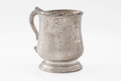 Lot 590 - A George II small Scottish silver mug