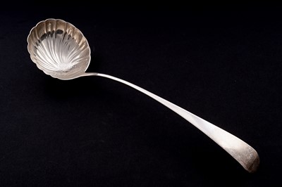 Lot 539 - A George III Scottish silver soup ladle