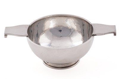 Lot 644 - A 20th Century Indian colonial silver quaich