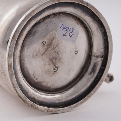 Lot 543 - A George III Scottish small silver mug
