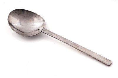 Lot 561 - A Commonwealth silver puritan spoon