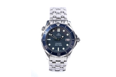 Lot 769 - Omega Seamaster Professional: a stainless steel cased quartz wristwatch