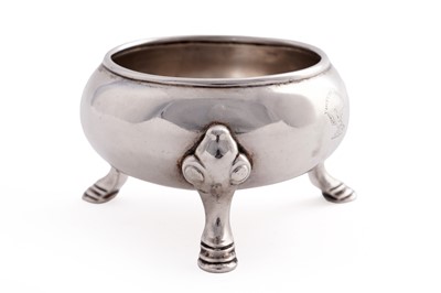 Lot 575 - A George II Scottish silver cauldron salt