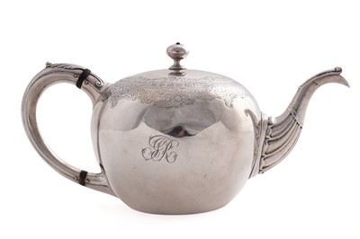 Lot 577 - A George II Scottish silver teapot