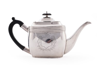 Lot 542 - A George III Scottish provincial silver teapot
