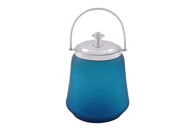 Lot 117 - A late Victoria silver mounted glass biscuit barrel