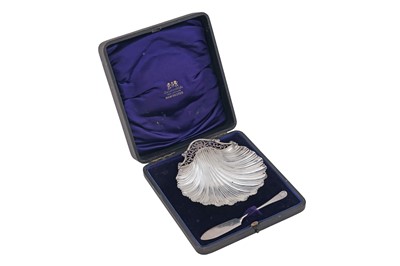 Lot 185 - An Edwardian silver butter shell