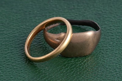 Lot 67 - A 22ct gold wedding ring; and a 9ct gold signet ring