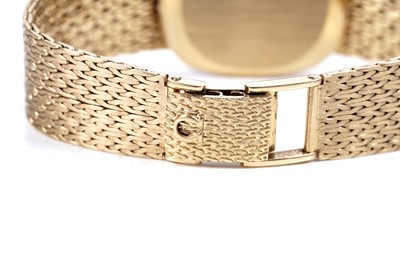 Lot 771 - Omega de Ville: an 18ct yellow gold lady's wristwatch