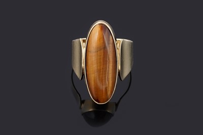 Lot 9 - A 20th Century Modernist tiger's eye cabochon ring