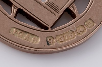 Lot 31 - An early 20th Century 9ct rose gold curb-link "Albert" watch chain