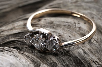 Lot 52 - A three-stone diamond ring