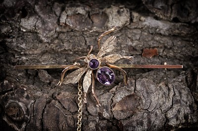 Lot 881 - An Edwardian fly pattern bar brooch