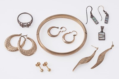 Lot 148 - Gold jewellery; and a small quantity of silver and costume jewellery