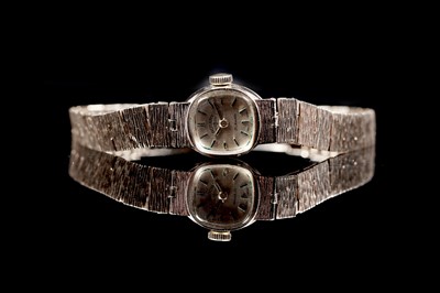 Lot 392 - A lady's 9ct gold Rotary wristwatch