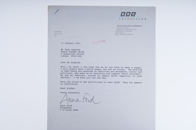 Lot 272 - Autographs: a collection of correspondence to various celebrities and politicians