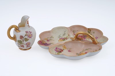 Lot 269 - An early 20th Century Royal Worcester blush ivory jug and tray