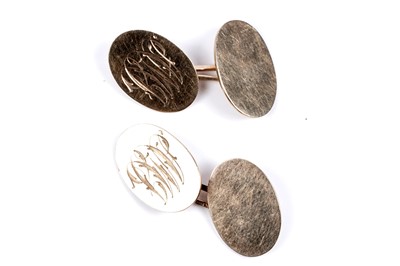 Lot 197 - A pair of 9ct yellow gold cufflinks