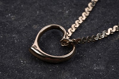 Lot 198 - A gold chain necklace; and a heart-shaped pendant