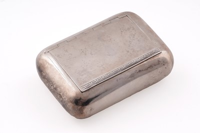 Lot 283 - A George III silver snuff box