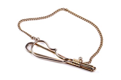 Lot 206 - A 9ct yellow gold tie clip