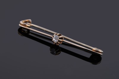 Lot 8 - A late 19th Century old cut diamond solitaire bar brooch