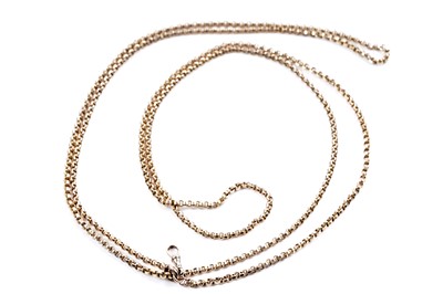 Lot 877 - A Victorian 9ct yellow gold muff chain