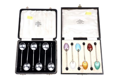 Lot 316 - Two sets of silver bean finial coffee spoons