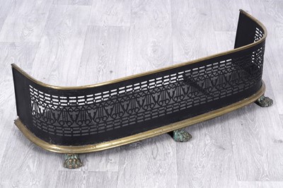 Lot 210 - An early 20th Century brass fireguard
