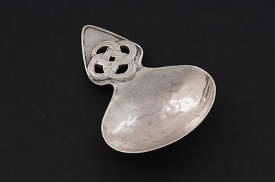 Lot 223 - A George V silver arts and crafts caddy spoon