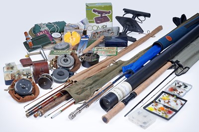 Lot 308 - A collection of fishing tackle