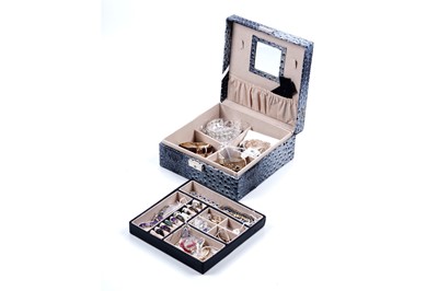 Lot 224 - A collection of contemporary gem set jewellery